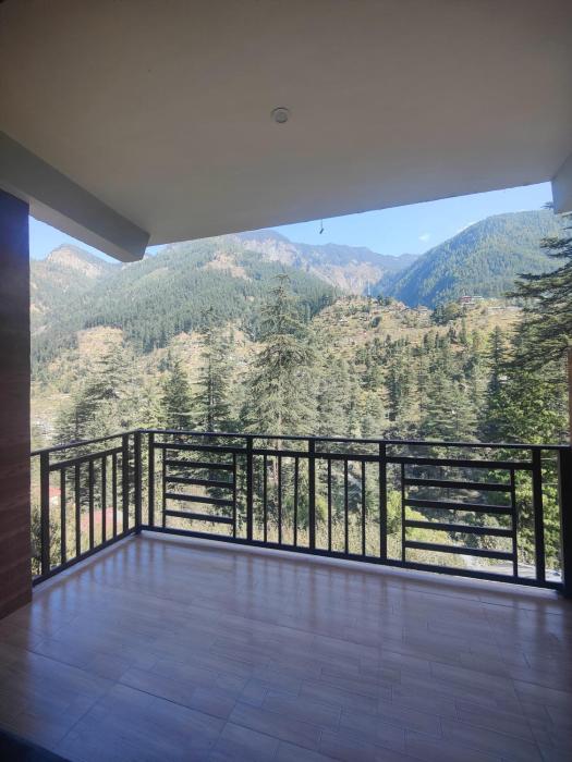 the woodpecker inn jibhi