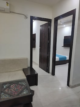 the leisure cave premier