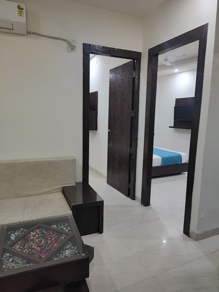 the leisure cave premier