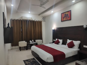 the leisure cave premier