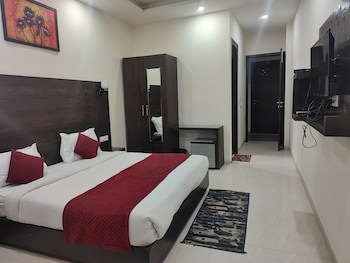 the leisure cave premier