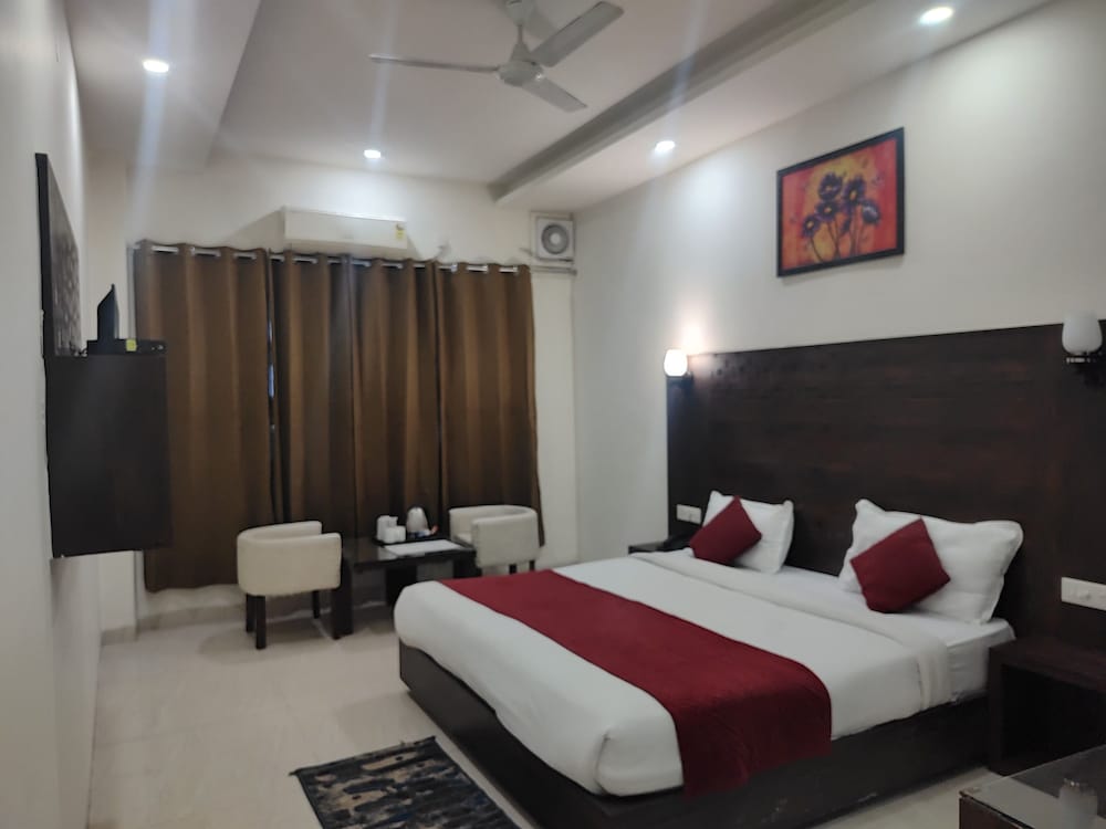 the leisure cave premier