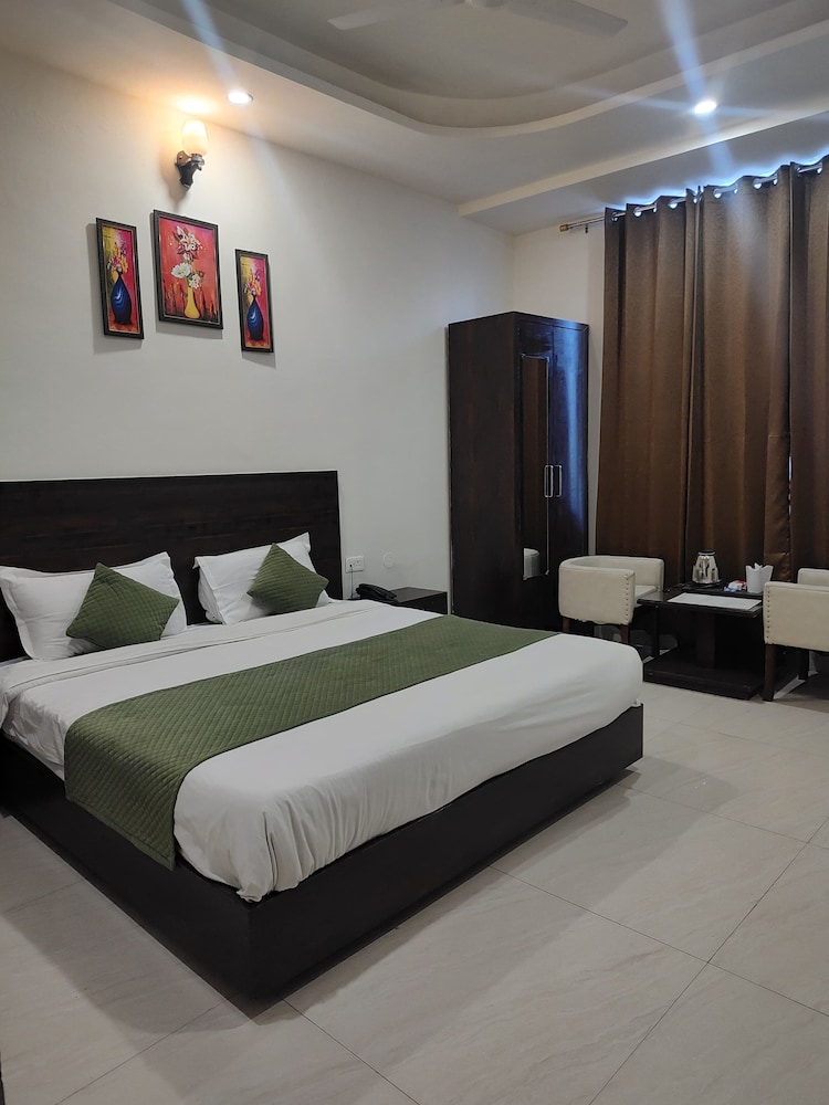 the leisure cave premier