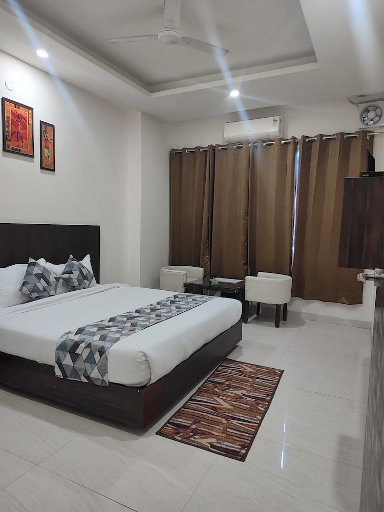 the leisure cave premier