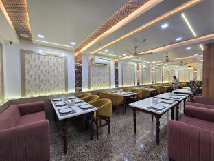 crown hotel agra near taj mahal
