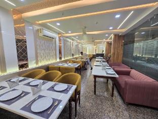 crown hotel agra near taj mahal