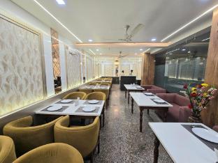crown hotel agra near taj mahal