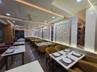 crown hotel agra near taj mahal