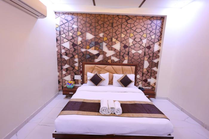 crown hotel agra near taj mahal