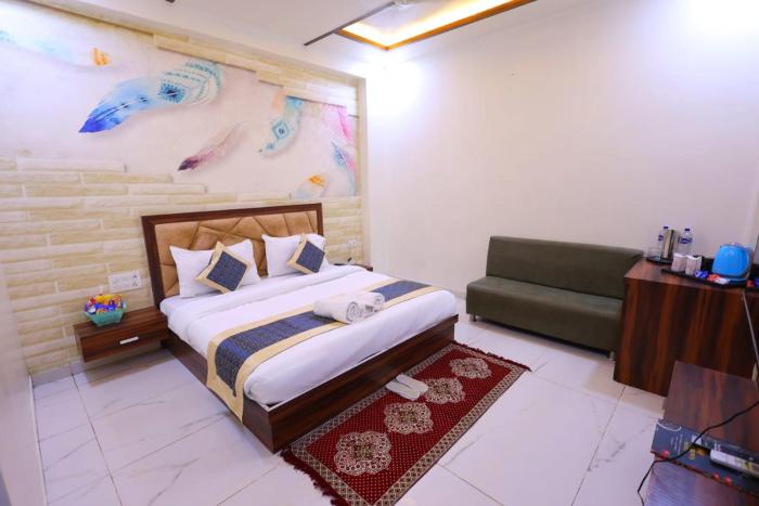crown hotel agra near taj mahal