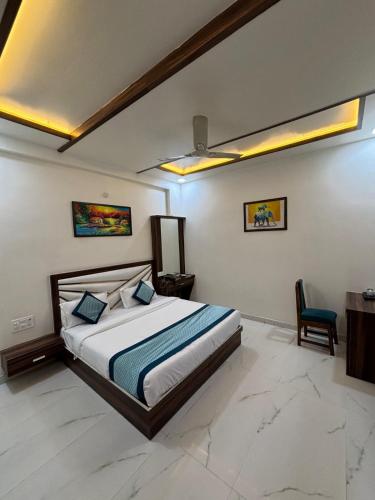 Crown Hotel Agra Near Taj Mahal,,3 star