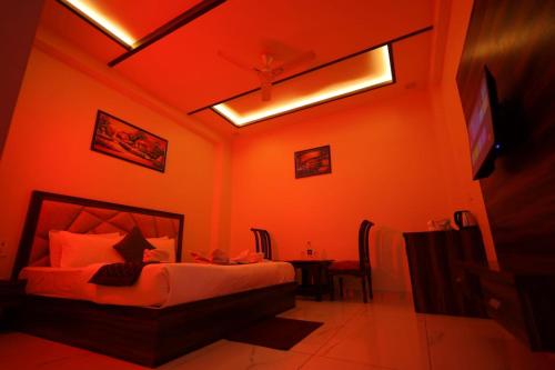 crown hotel agra near taj mahal