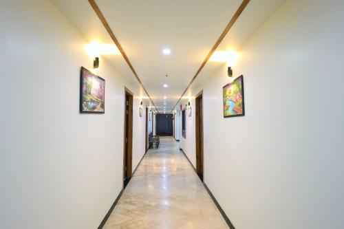 crown hotel agra near taj mahal