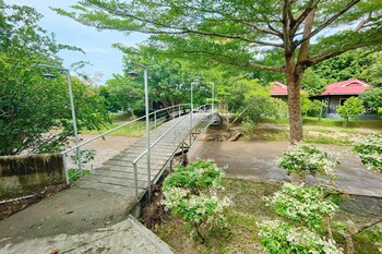 The Creek Resort,,3 star