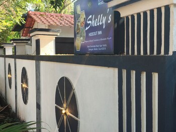 shellys hideout inn