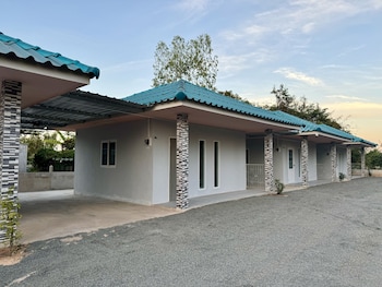 Sunshine Rest Resort,,2 star