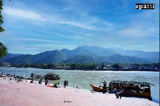 Spatii By The Ganges,,3 star