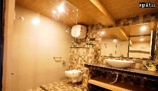 Spatii By The Ganges,,3 star