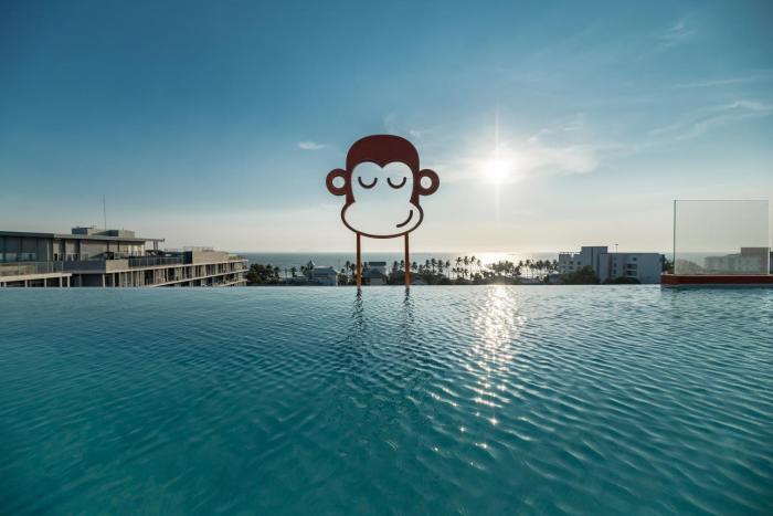 blu monkey hub and hotel bangsaen