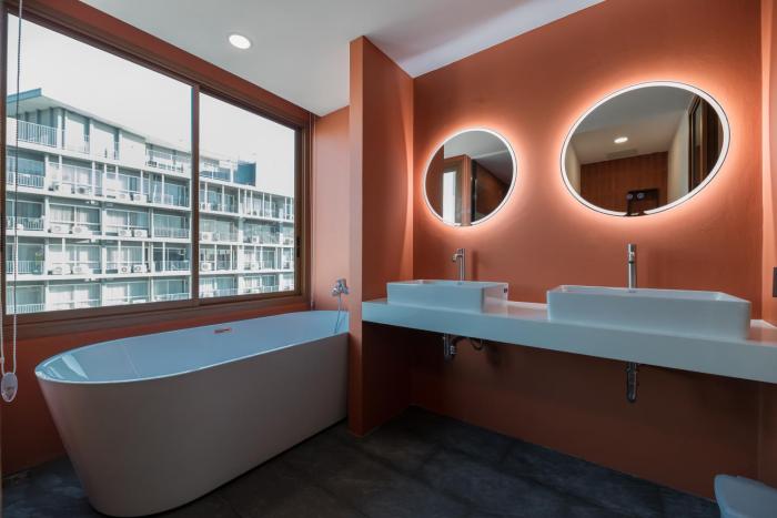 blu monkey hub and hotel bangsaen