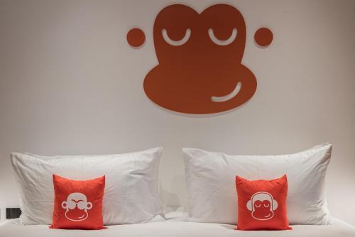 blu monkey hub and hotel bangsaen