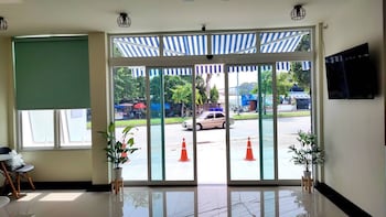 Tpr51 Room Service,,3 star