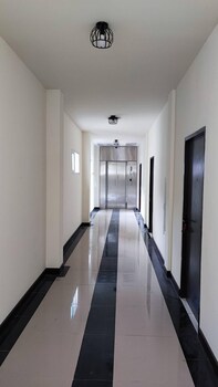 Tpr51 Room Service,,3 star