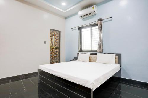 Hotel O Raj Guest House,,4 star