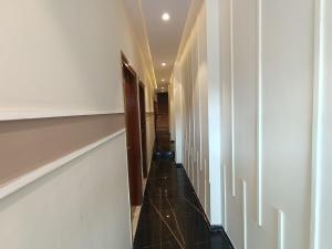 hotel beverly plaza us embassy bkc kurla west