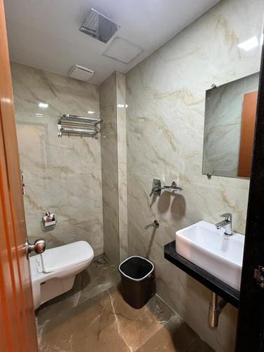 hotel beverly plaza us embassy bkc kurla west