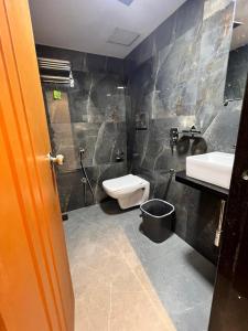 hotel beverly plaza us embassy bkc kurla west