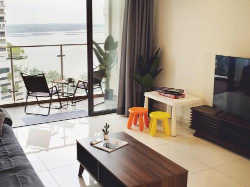 Danga Bay 3Br - Secret Lounge | Netflix | Dryer,,4 star