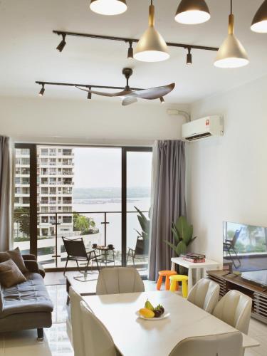 Danga Bay 3Br - Secret Lounge | Netflix | Dryer,,4 star