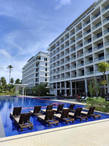 sematan roxy beach apartment