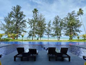 sematan roxy beach apartment