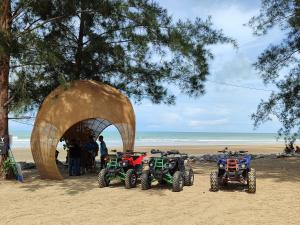sematan roxy beach apartment