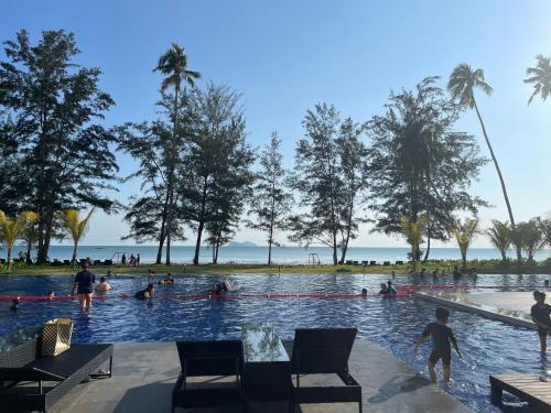 sematan roxy beach apartment