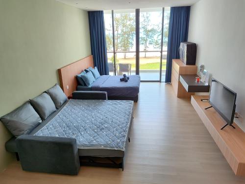 sematan roxy beach apartment