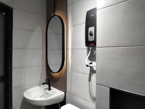 urban inn salak tinggi