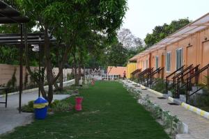 Hotel Divine Ayodhya,,3 star