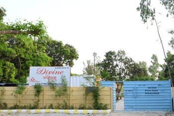 hotel divine ayodhya