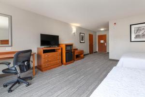 hampton inn and suites mystic