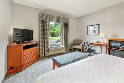 hampton inn and suites mystic