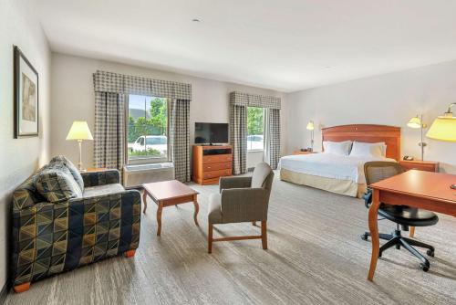 hampton inn and suites mystic