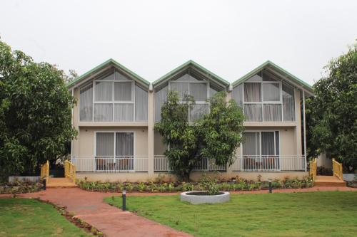 Mango Leaf Lake Resort,,3 star