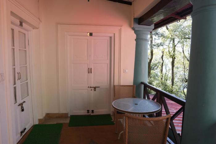 sansa by the woods manor mussoorie