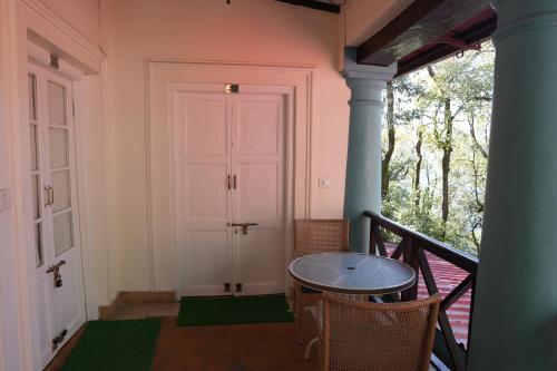 sansa by the woods manor mussoorie