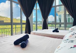 The Floral Penthouse @ Golden Hills Cameron,,3 star