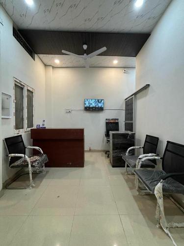 Madhuri Guest House,,5 star