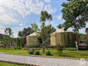 eco eyes village